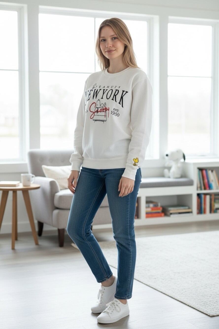 Peanuts Snoopy Women's Embroidered Crewneck Sweatshirt Ivory NWT - XL